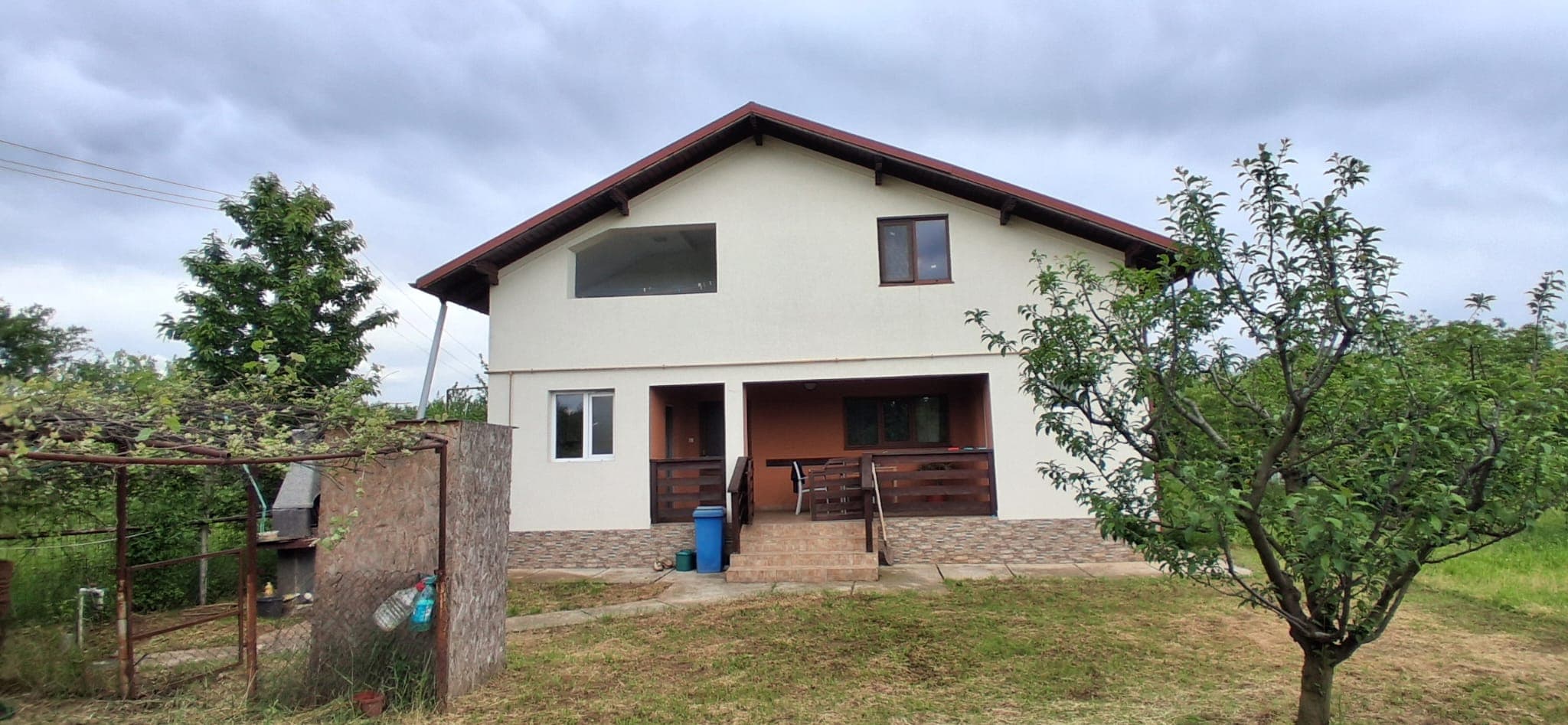 Casa P+M construita intr-o oaza de verdeata , departe de zgomotul orasului  - 10