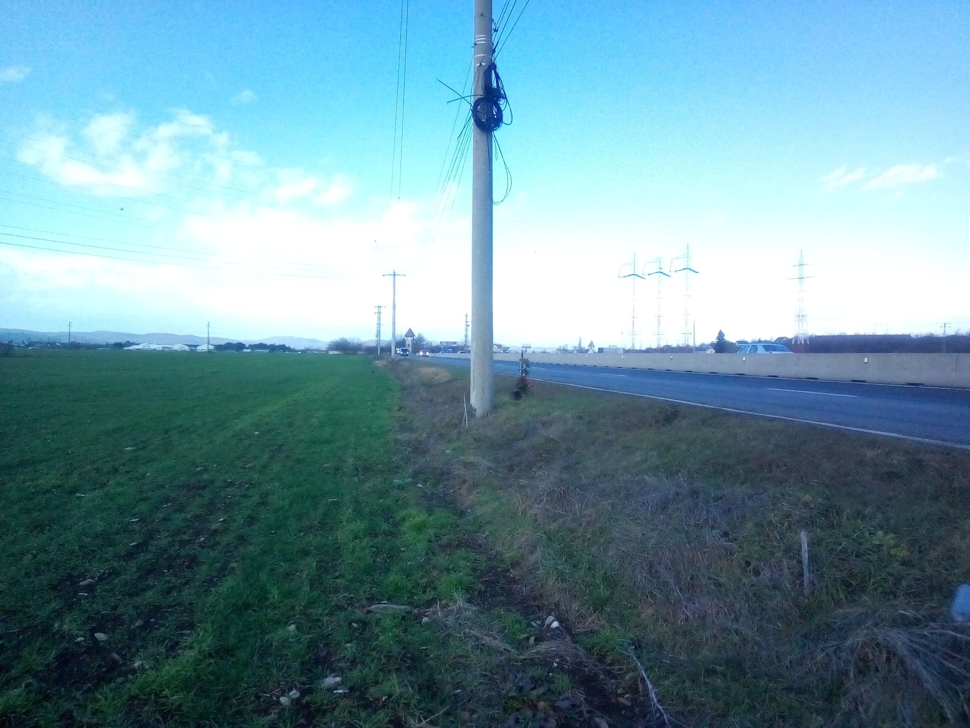 Teren extravilan 10.000 mp , deschidere 29 m la DN1 - 1