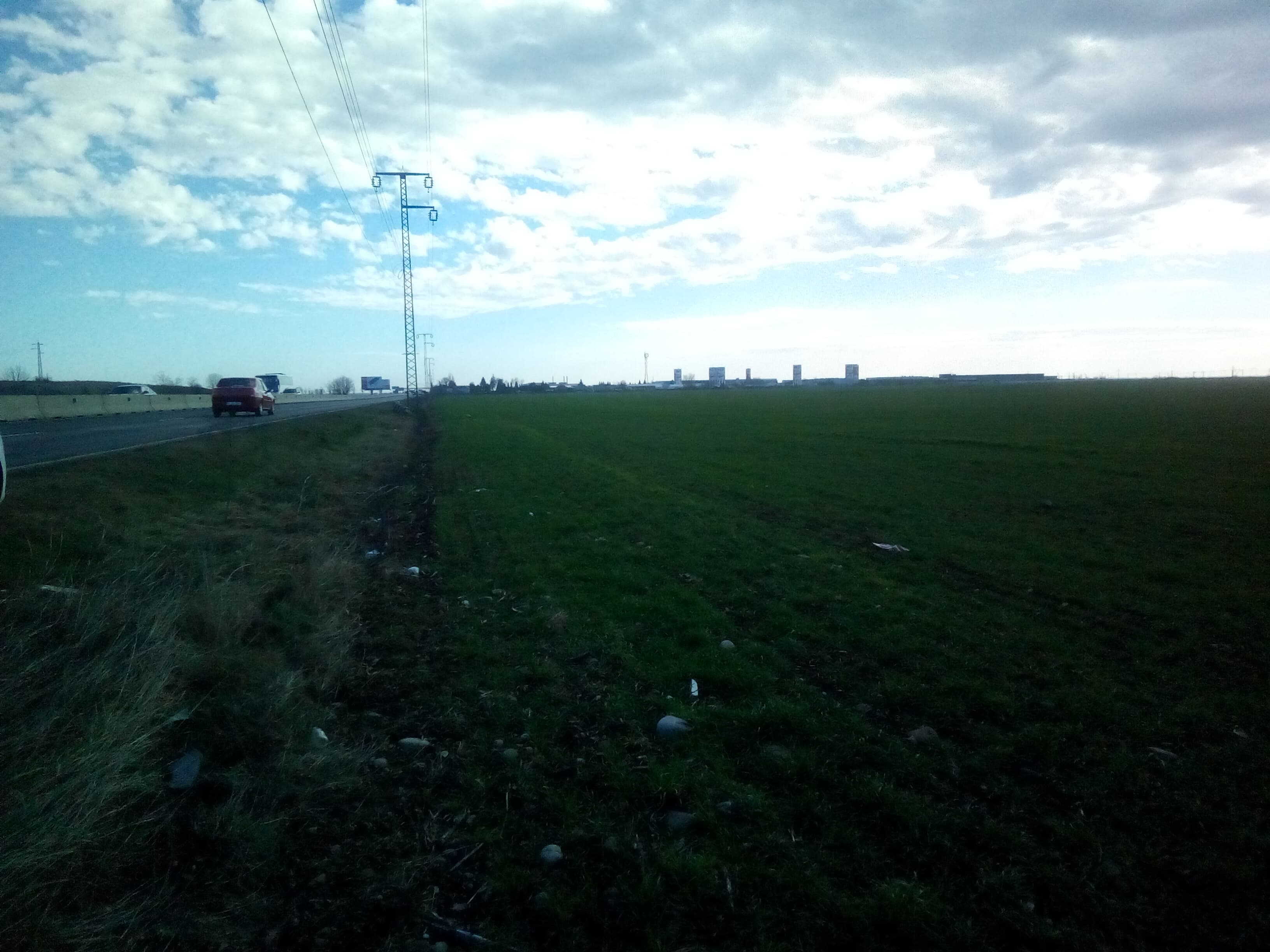 Teren extravilan 10.000 mp , deschidere 29 m la DN1 - 4